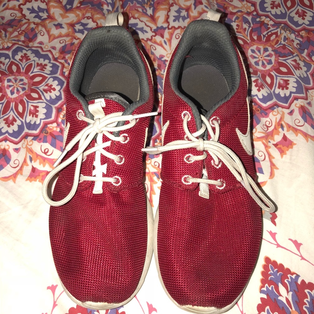 Red Nike Roshes
